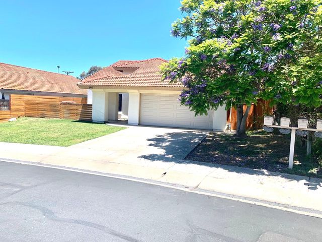 660 Poinsettia Park N, Encinitas, CA 92024