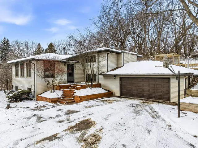 3231 Freeway Court, Mc Farland, WI 53558