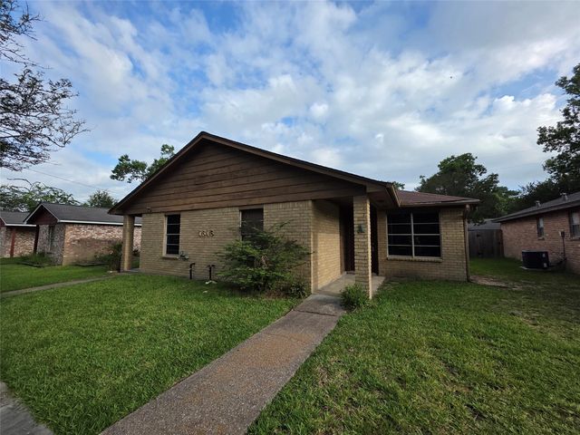 1615 Hazelwood St #A, Conroe, TX 77301