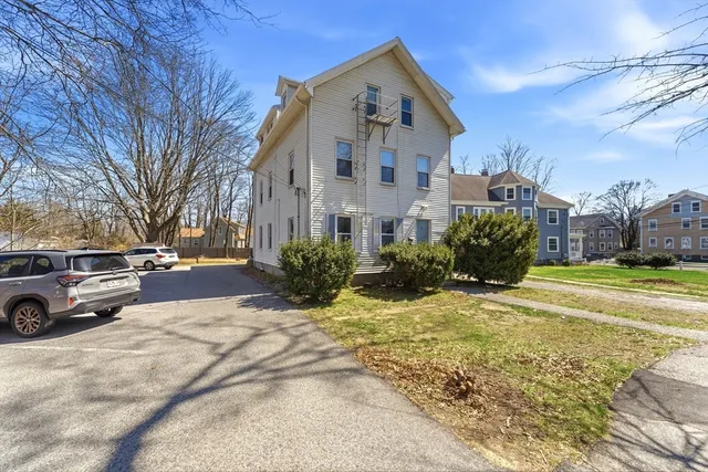 5 Oak St, Middleboro, MA 02346