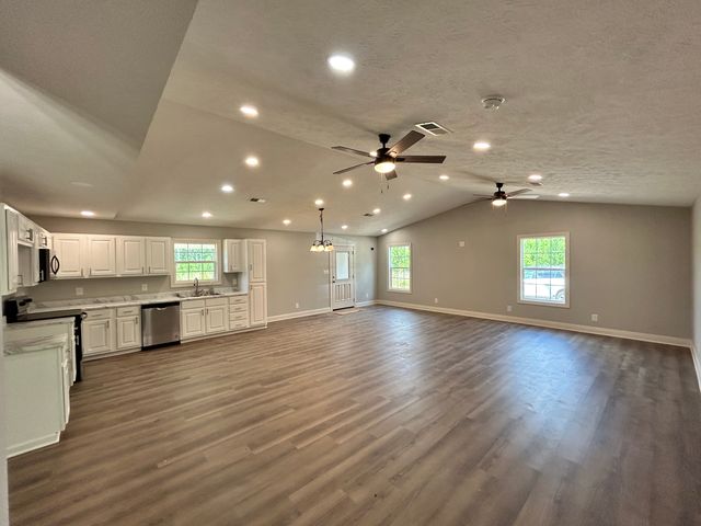 385 Ammons Rd, Selmer, TN 38375