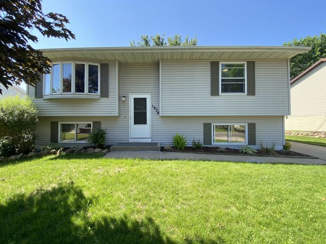 1934 49 1/2 St NW, Rochester, MN 55901