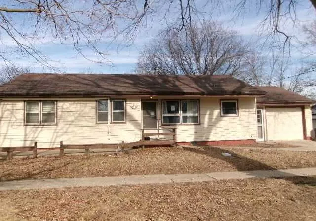 206 W  3rd St, Schaller, IA 51053