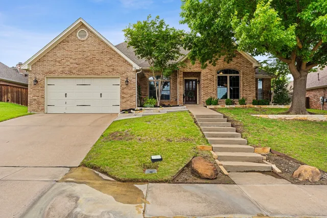 404 Arbor Lawn Dr, Burleson, TX 76028