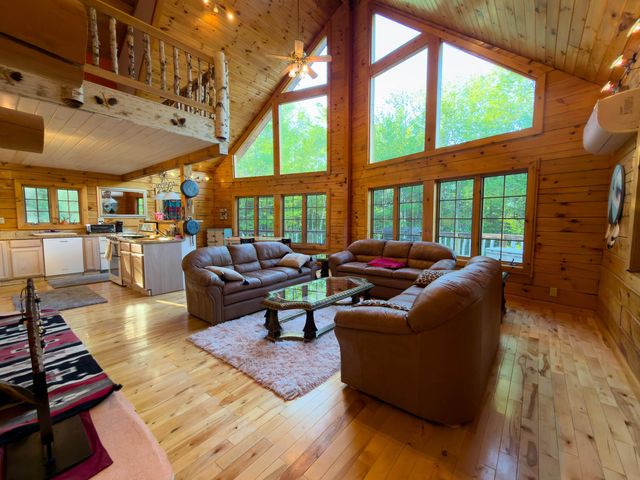1988 Hudson Road, Saint Johnsbury, VT 05819