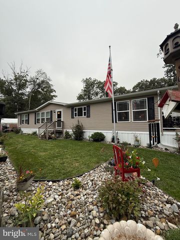 117 Middle Dr #117, Elmer, NJ 08318