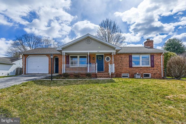 3061 Muirfield Rd, Dover, PA 17315