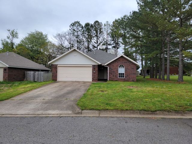 902 S  Liberty Dr, Fayetteville, AR 72701