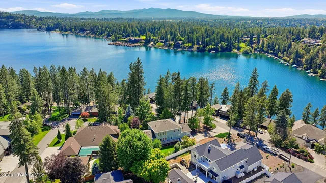 2946 E  Point Hayden Dr, Hayden Lake, ID 83835
