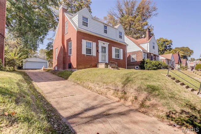 3815 Melba Pl, Saint Louis, MO 63121