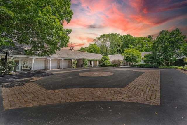 625 East Juniper LANE, Mequon, WI 53092