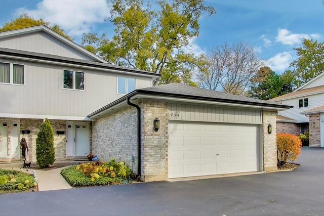 834 Poplar Ln, Deerfield, IL 60015