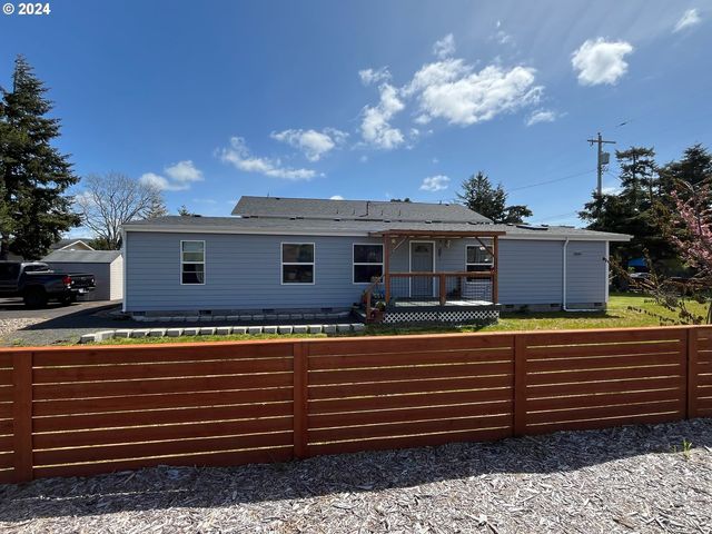 1611 22nd St, Florence, OR 97439