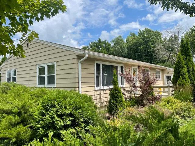 1806 Bellview Ln, Albert Lea, MN 56007