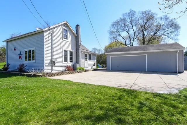 W249S7470 Center DRIVE, Waukesha, WI 53189