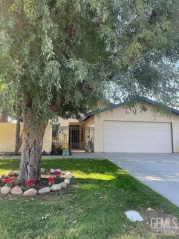 3316 Clearwater Dr, Bakersfield, CA 93309