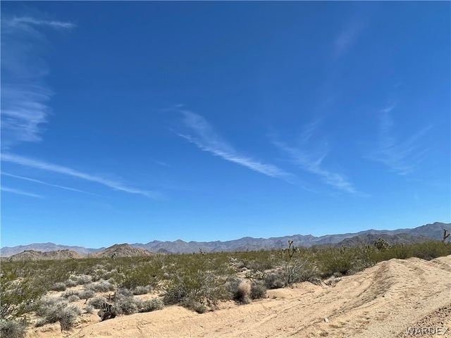 242-05 S  Gene Autry Rd #14, Yucca, AZ 86438