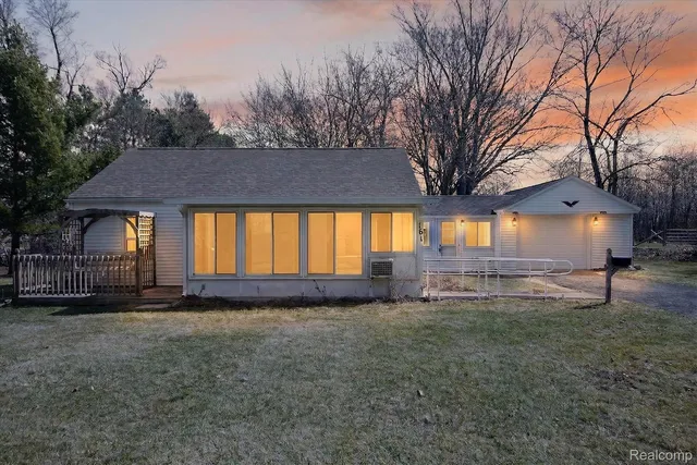 161 Bailey Dr, Adrian, MI 49221