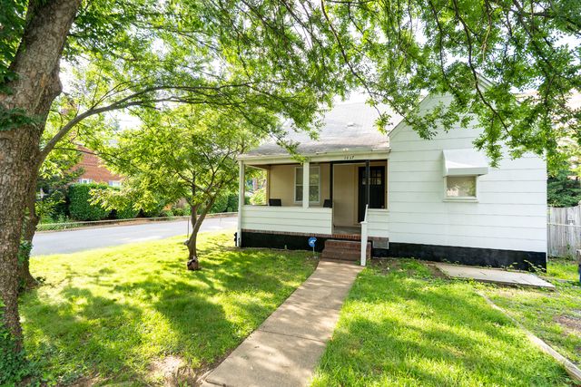 1037 16th St S, Arlington, VA 22202