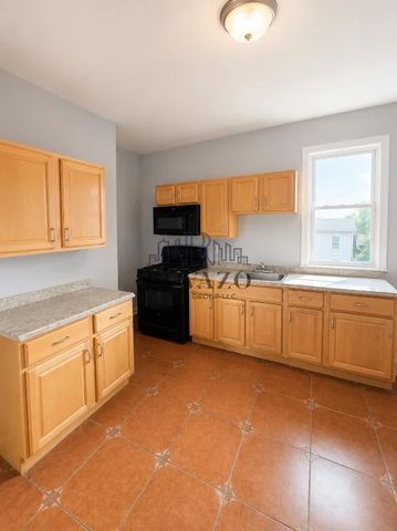 148 Chadwick Ave #3A, Newark, NJ 07108