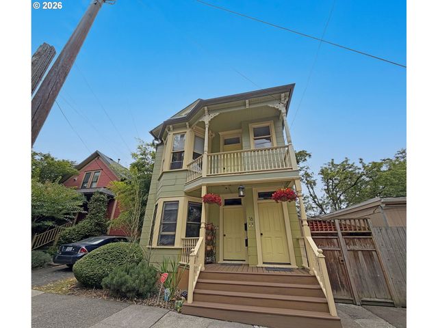 16 NE Graham St, Portland, OR 97212