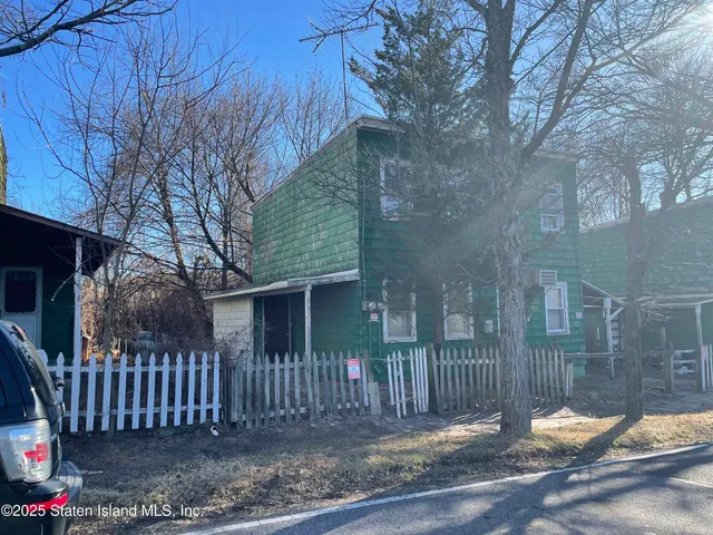83 Kreischer St, Staten Island, NY 10309