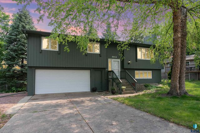 5813 W  28th St, Sioux Falls, SD 57106