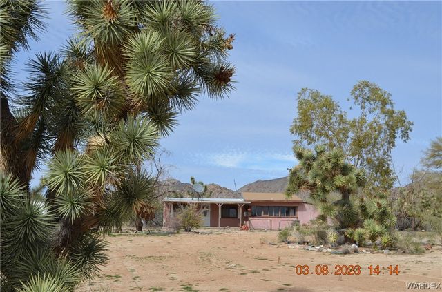 11841 S  Carrow Rd, Yucca, AZ 86438