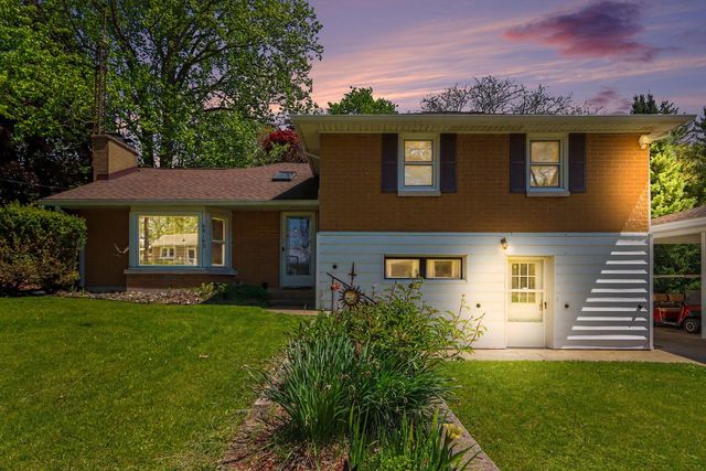 69193 Center St, Paw Paw, MI 49079