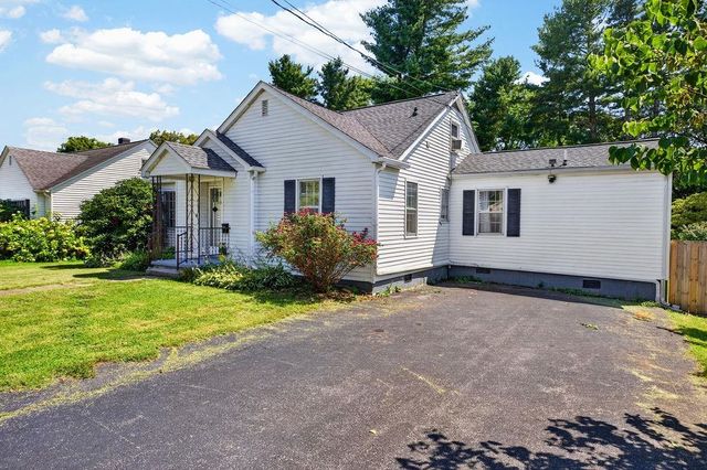 2212 Mount Vernon St, Waynesboro, VA 22980