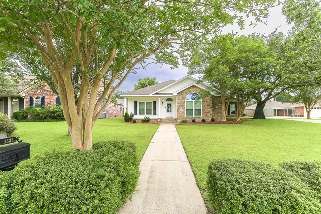 1333 Cambridge Ct, Lake Charles, LA 70605