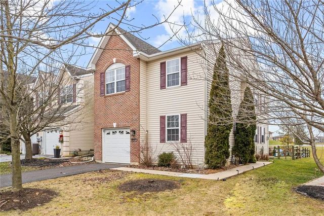 7073 Hunt Dr, Macungie, PA 18062
