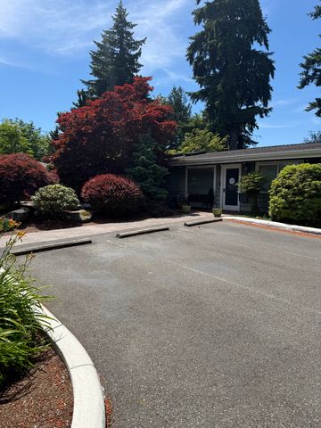 1823 115th Ave NE, Bellevue, WA 98004