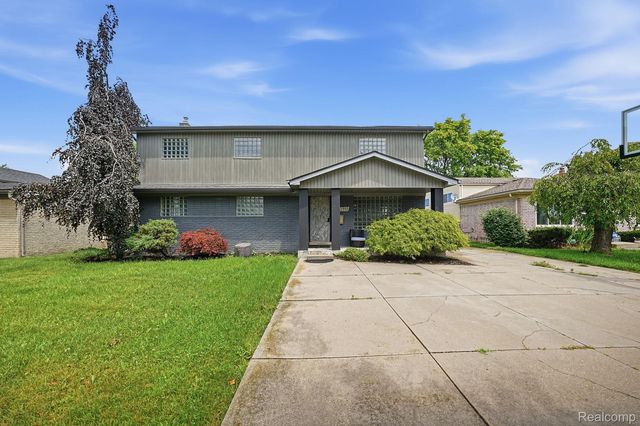 11957 Canterbury Dr, Sterling Heights, MI 48312
