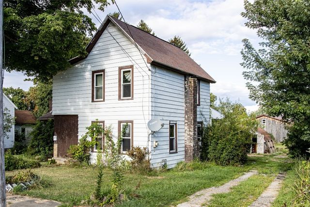 23 Center St, Union City, PA 16438
