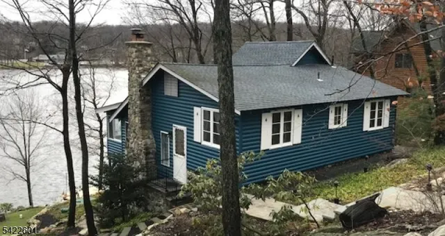 1193 Lakeside Dr E, Highland Lakes, NJ 07422