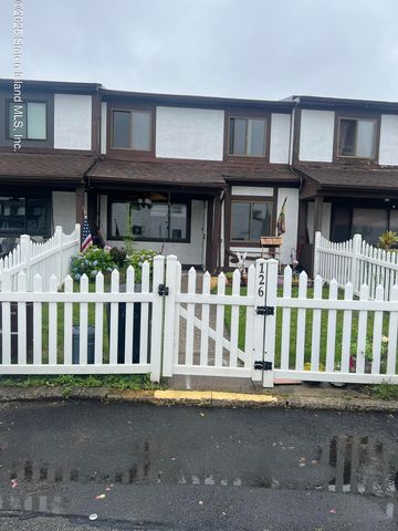 126 Parkview Loop, Staten Island, NY 10314