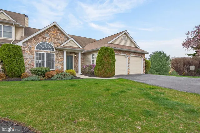 108 Fountain Dr #5, York, PA 17402