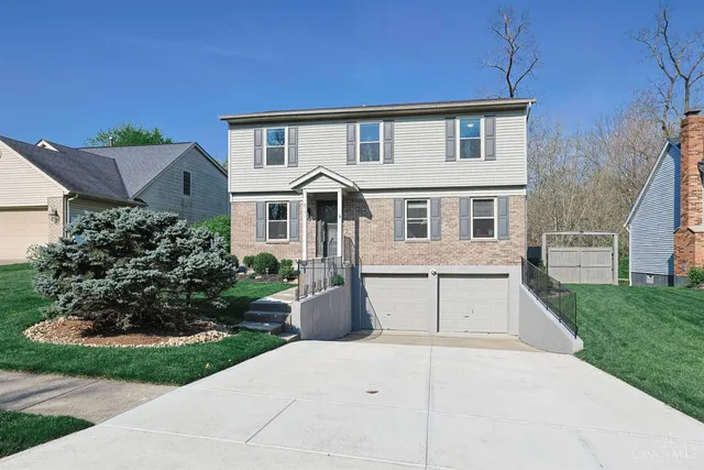 8731 Beckys Ridge Dr, Cincinnati, OH 45251