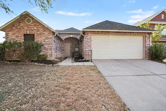 5233 Blue Cir, Haltom City, TX 76137