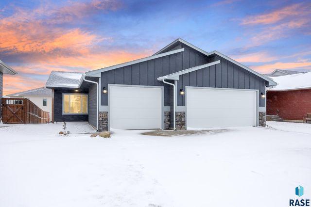 2225 S  Creekview Ave, Sioux Falls, SD 57106