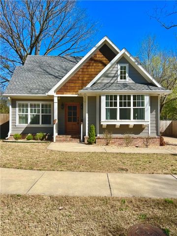 836 S  Wood Ave, Fayetteville, AR 72701