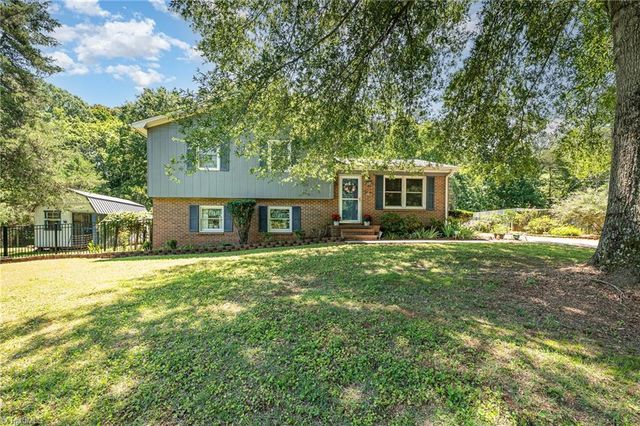 6517 Benson Ln, Pfafftown, NC 27040