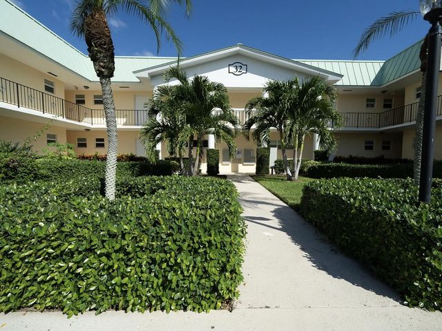 32 COLONIAL CLUB Drive #102, Boynton Beach, FL 33435