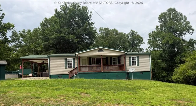 136 Rocky Hill Rd, Chapmanville, WV 25508