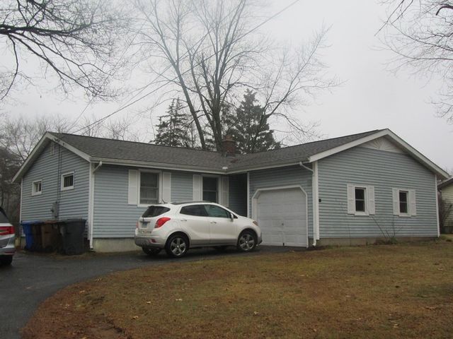 17 Flag Ct, Enfield, CT 06082