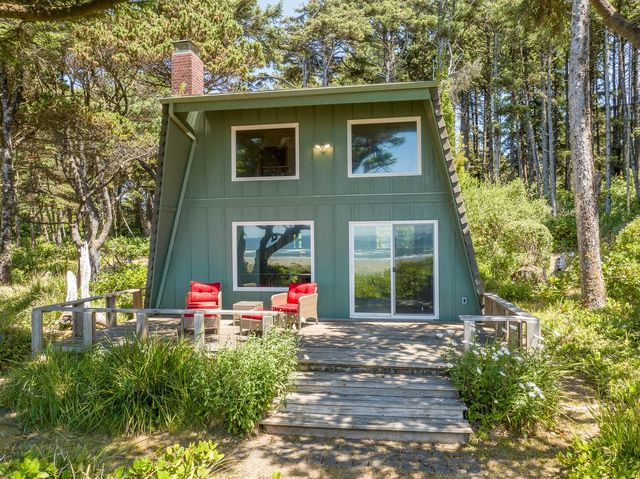 1318 NW Voyager Way, Seal Rock, OR 97376