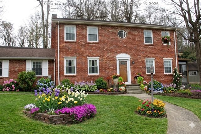 229 Scenic Dr, Saint Albans, WV 25177