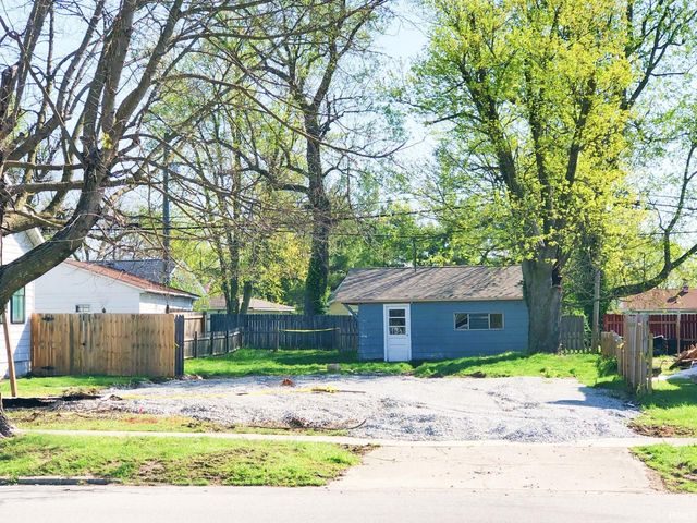 420 N  8th St, Mitchell, IN 47446