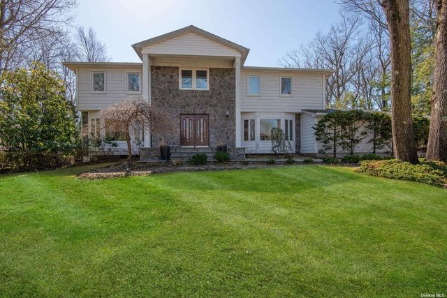 14 Stepping Stone Crescent, Dix Hills, NY 11746